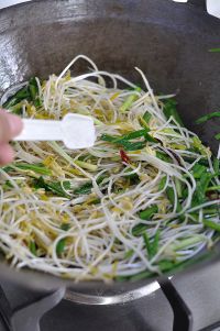 清炒绿豆芽的做法步骤8