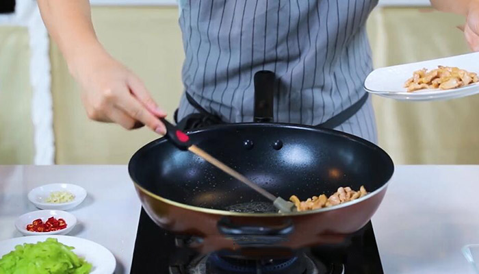 苦瓜炒肉的家常做法 如何做苦瓜炒肉