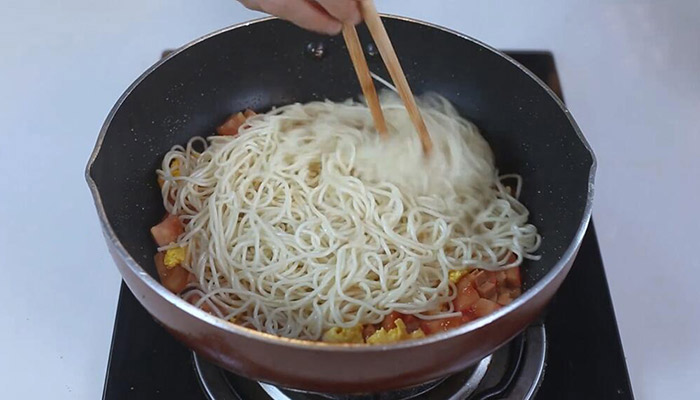 火腿鸡蛋炒面的家常做法 怎么做炒面好吃