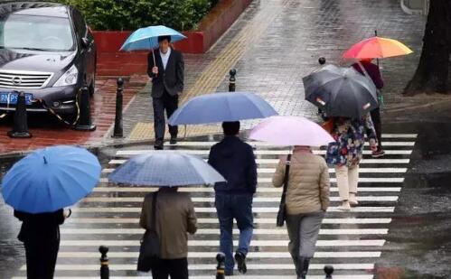 今明两天重庆各地仍有雨水 大部地区气温20℃以下