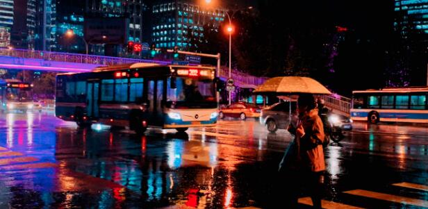 北京今日最高气温升至33℃左右 夜间仍有雷雨相伴