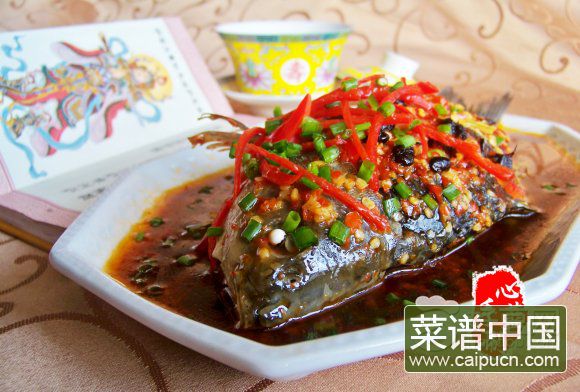 辣蒸鲫鱼
