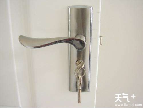 家里的锁打不开了怎么办？教你两招轻松打开