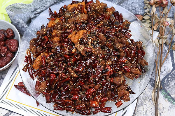 辣子鸡丁怎么做的 正宗四川辣子鸡丁的做法