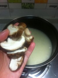 时蔬香菇鲫鱼汤的做法步骤8