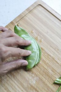 炒扁豆丝的做法步骤3