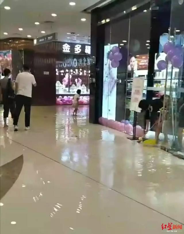 乐山大佛遭暴雨暂停接待游客 千佛岩景区万象亭被冲毁