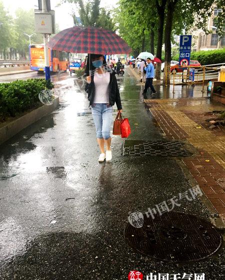 安徽强降雨致高速交通管制 今明天局地仍将有大暴雨