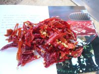 红辣椒煸蚕蛹的做法步骤2