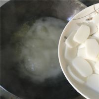原汤牛肉年糕的做法步骤3