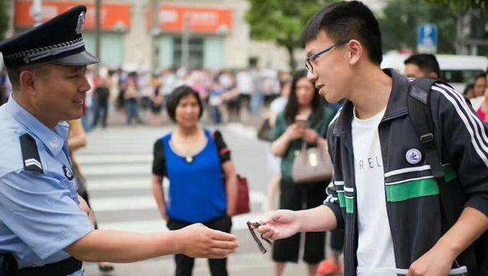 高考考场能带手表吗