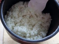 自制米饭锅巴的做法步骤1
