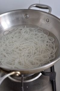 酸辣肥肠粉的做法步骤2