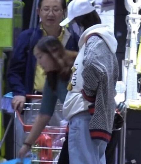 唐艺昕肚子是怎么回事 唐艺昕回应确实是有好消息了