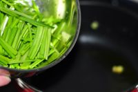 蒜苗炒鸡蛋的做法步骤6