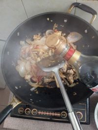 洋葱辣炒田鸡的做法步骤9