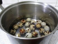 鱼香虎皮鹌鹑蛋的做法步骤4