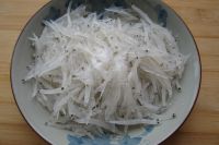 银鱼炒蛋的做法步骤5