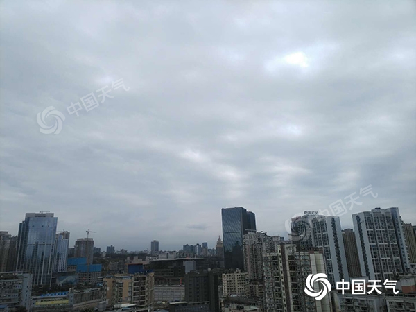 重庆中心城区今年首次超40℃ 降温降雨今天报到