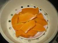 芝麻南瓜饼的做法步骤1
