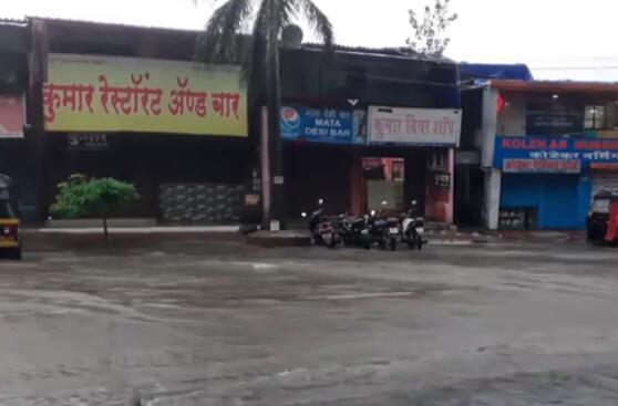 强降雨致印度斋浦尔受灾 铁路和城市交通基本瘫痪