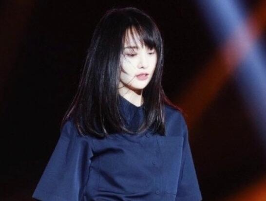 郑爽穿校服再现楚雨荨是什么情况 郑爽生日会上再现楚雨荨形象
