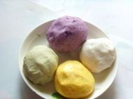 四色豆沙包的做法步骤2