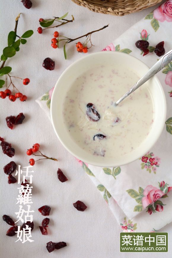 蔓越莓牛奶炖燕窝