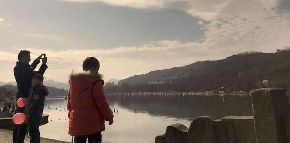 今日浙江天气依旧晴暖27℃ 这周末局地有小到中雨