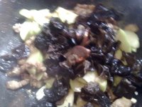 木耳肉片炒佛手的做法步骤7