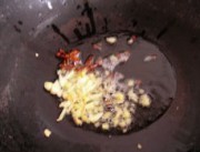 老北京炸酱面的做法步骤3