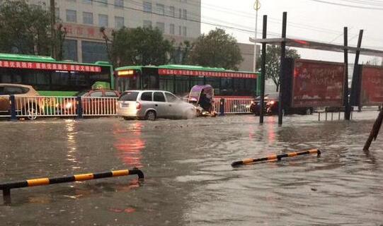 安徽雨势加强气温跌至22℃ 合肥等地局地暴雨加大风