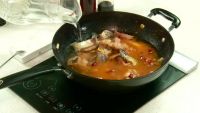 鲶鱼炖豆腐的做法步骤3