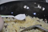 牛丸蛋炒饭的做法步骤6