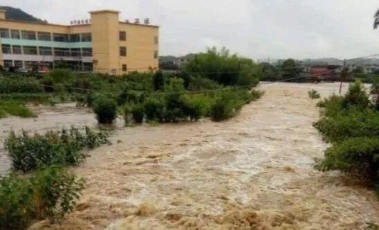 江西暴雨引发洪涝全省76.4万人受灾 直接经济损失7.7亿元