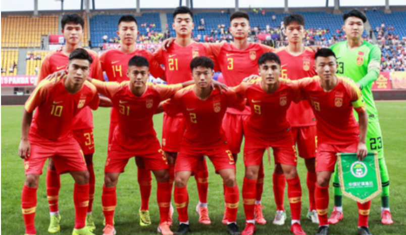 国青0-2泰国是怎么回事 门将送大礼前锋空门不进