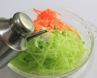 醋拌青笋萝卜丝的做法步骤8