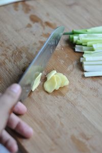 红烧带鱼的做法步骤3