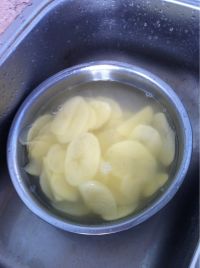 油炸薯片的做法步骤2