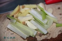 香炒蚕蛹的做法步骤2