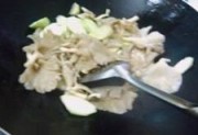 丝瓜平菇炒肉片的做法步骤3