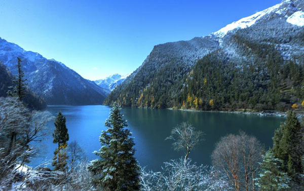 九寨沟雪后景色