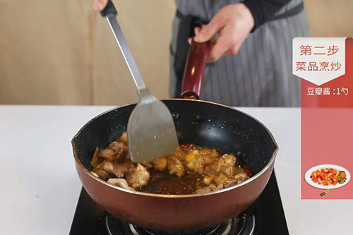 土豆炖鸡块的做法 土豆炖鸡块的家常做法