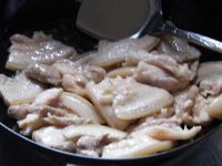 东北酸菜汆白肉的做法步骤6