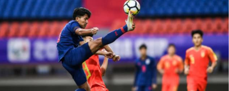 国青0-2泰国是怎么回事 门将送大礼前锋空门不进