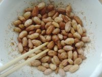 油酥花生米的做法步骤6