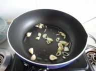 香菇鸡丁的做法步骤4