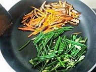 韩餐厅人气美食---石锅拌饭的做法步骤16