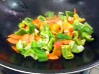 三色回锅肉的做法步骤6