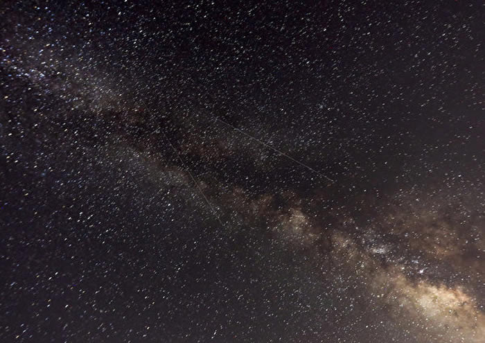 九月份将迎来中秋节,御夫座流星雨和英仙座ε流星雨